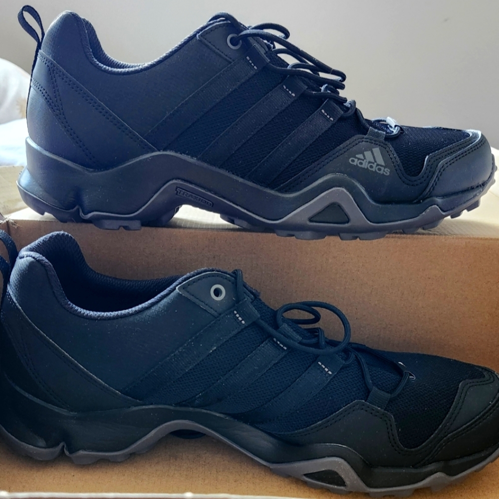 Adidas all black 9 1/2 mens shoe